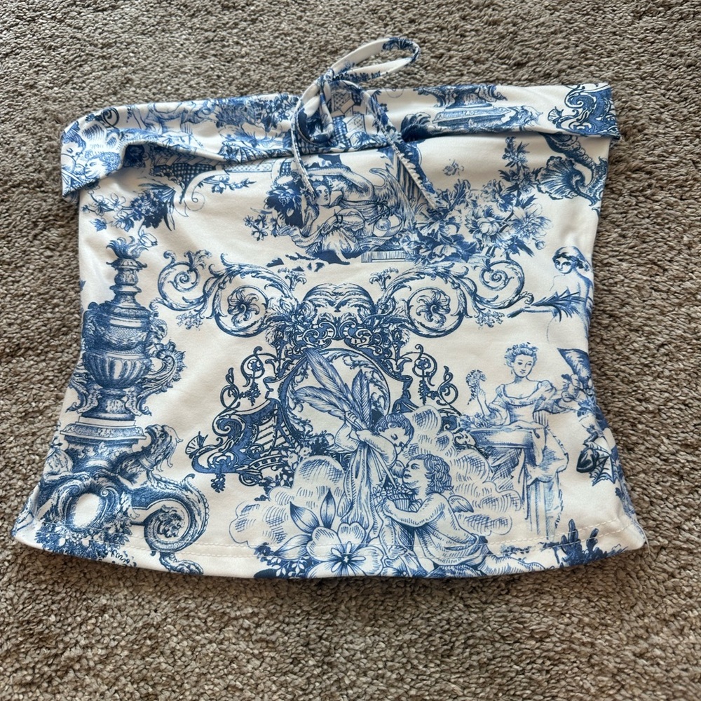 NWOT blue and white boutique going out top!